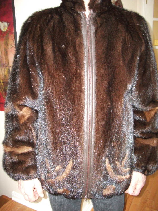 manteau fourrure vison court brun Gr: 8/10 dans Femmes - Hauts et vêtements d'extérieur  à Rimouski / Bas-St-Laurent - Image 3