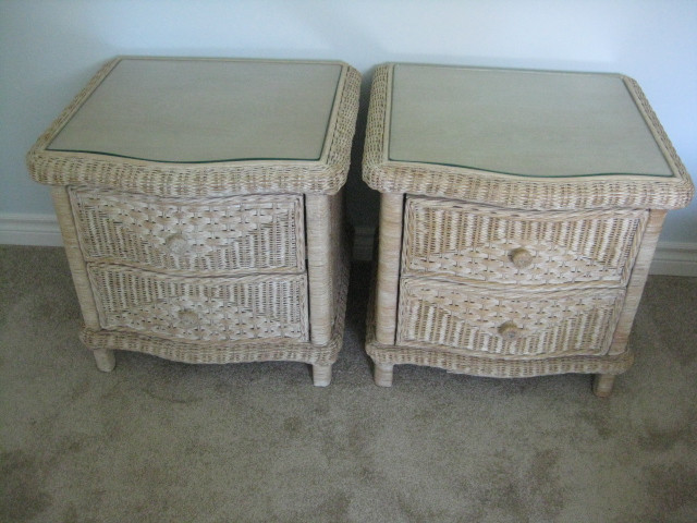 MATCHING 2 DRAWER WICKER NIGHTSTANDS dans Commodes et armoires  à Truro - Image 4