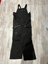 ARC'TERYX - Sabre Bib Snowpants (SIZE : Medium / INSEAM : Short