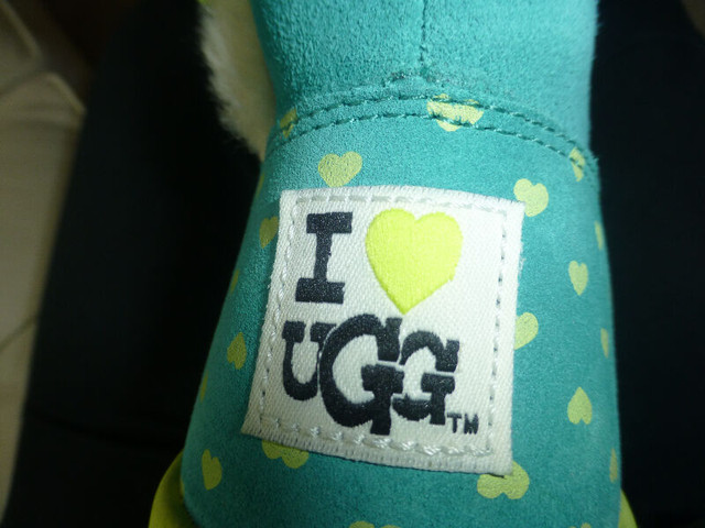 UGG Boots in Kids & Youth in Oakville / Halton Region - Image 3