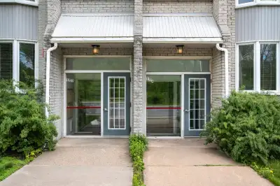 Condo 2 chambres – 969 pi². Stationnement intérieur. Dispo 1 jul