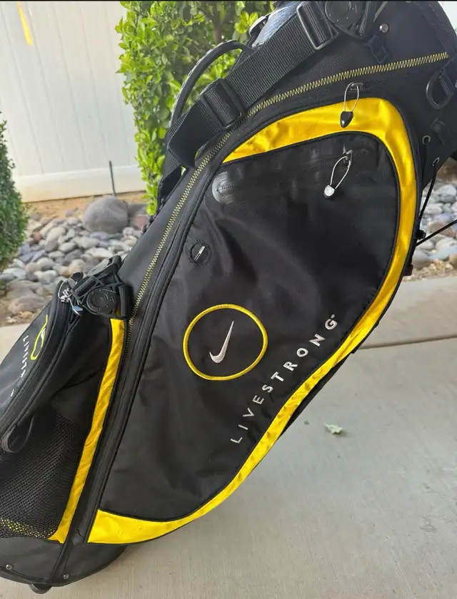 Nike LIVESTRONG Golf stand bag in Golf in Belleville - Image 3