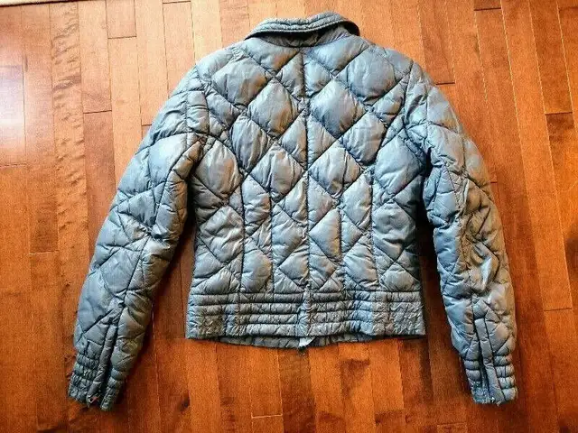 Tommy Hilfiger Women size small quilted puffer winter jacket EUC in Women's - Tops & Outerwear in Edmonton - Image 6