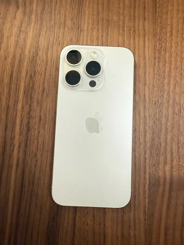 iPhone 15 Pro 128GB - White Titanium in Cell Phones in Ottawa - Image 2