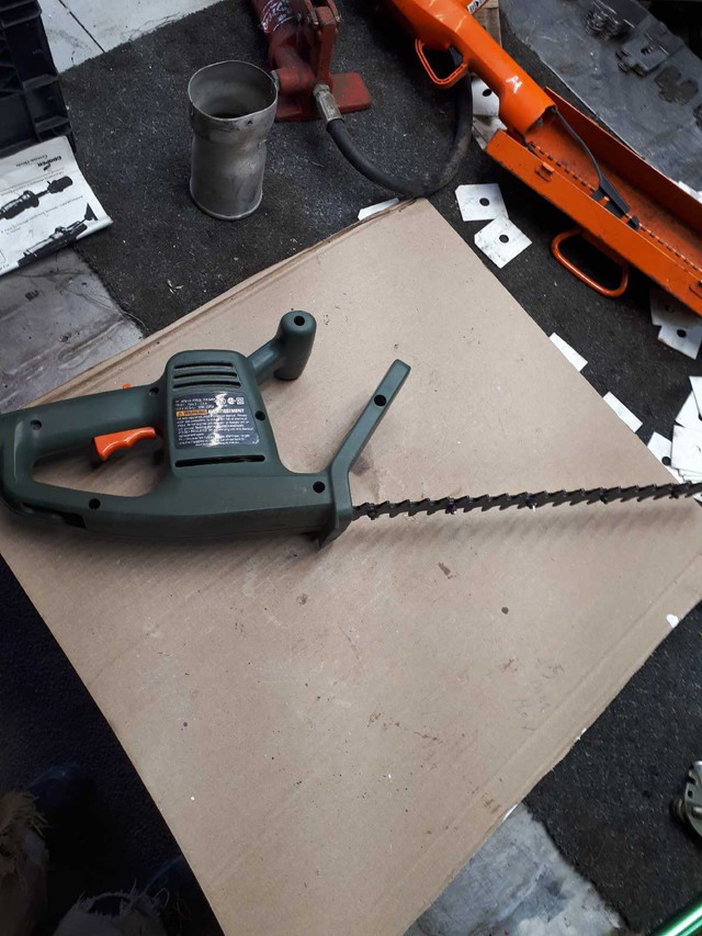 13 inch hedge trimmer in Outdoor Tools & Storage in St. Catharines