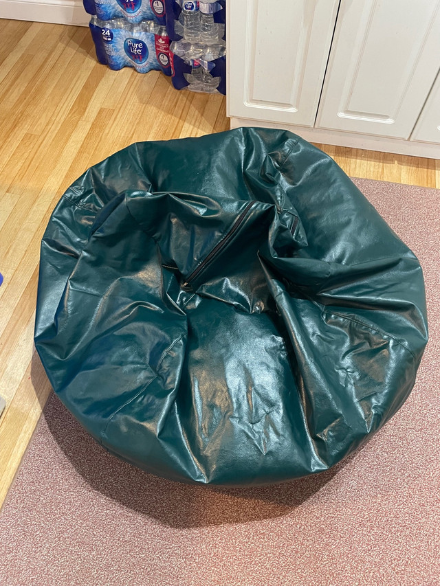 OG 1980's  British Racing Green Leather Bean Bag Chair Like New in Chairs & Recliners in Oakville / Halton Region - Image 3