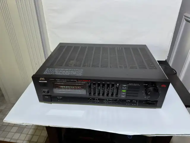 Vintage Super-A JVC A-X400 Stereo  Amplifier w  7-band Graphic in Stereo Systems & Home Theatre in City of Toronto - Image 8