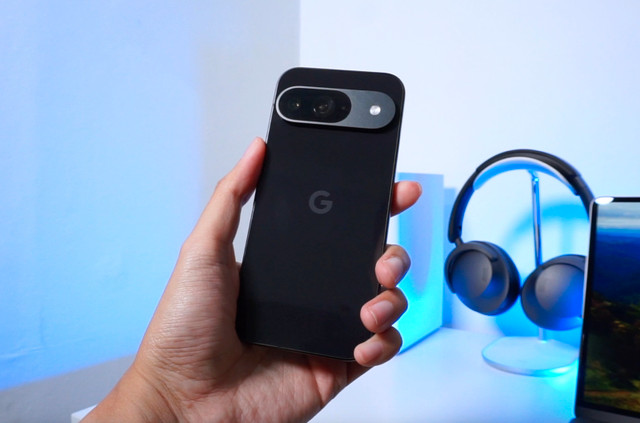 PIXEL 9 **LIKE NEW** in Cell Phones in Kitchener / Waterloo - Image 3