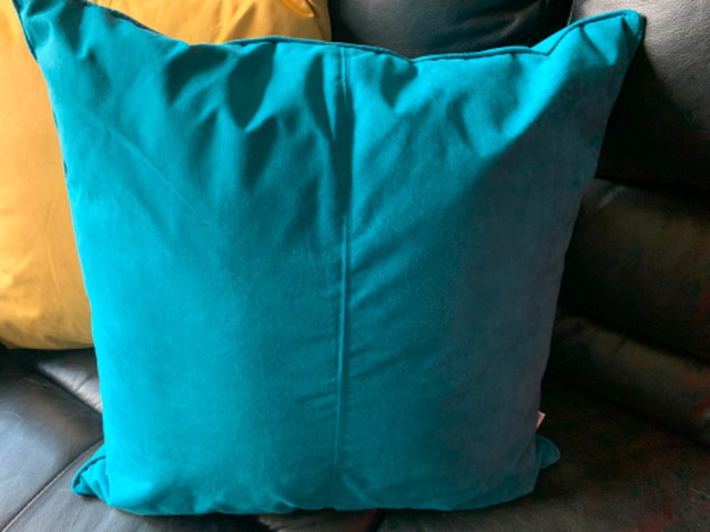 NEW DECORATIVE CUSHIONS - SET OF 3 FOR LESS THAN PRICE OF 1! in Home Décor & Accents in Winnipeg - Image 3