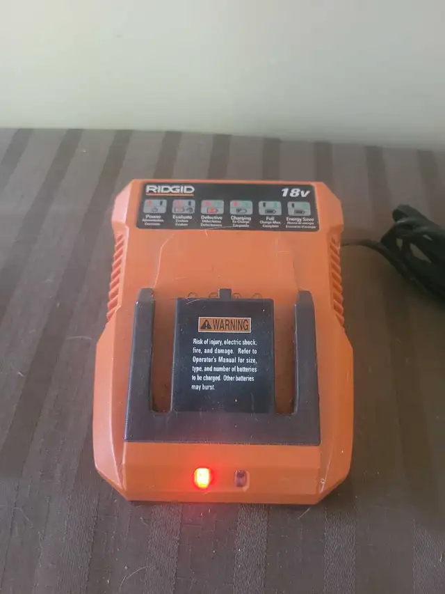 Ridgid 18 Volt Battery Charger  in Power Tools in Ottawa - Image 3