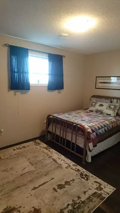 Large basement room with 9 foot ceilings. 10 minutes east of Beaumont, 10 minutes south of the Antho...