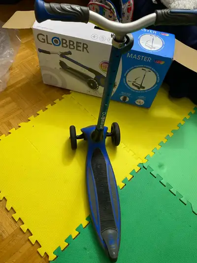 Gently used scooter. Pick up: The West Mall & Burnhamthorpe Rd, Etobicoke, after 5 pm.