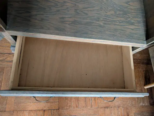 Vintage Solid Oak Hutch in Hutches & Display Cabinets in City of Toronto - Image 7