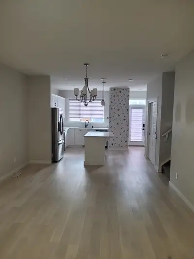 Comfortable 4-Bedroom Main Suite with Private Yard - Rent Today!