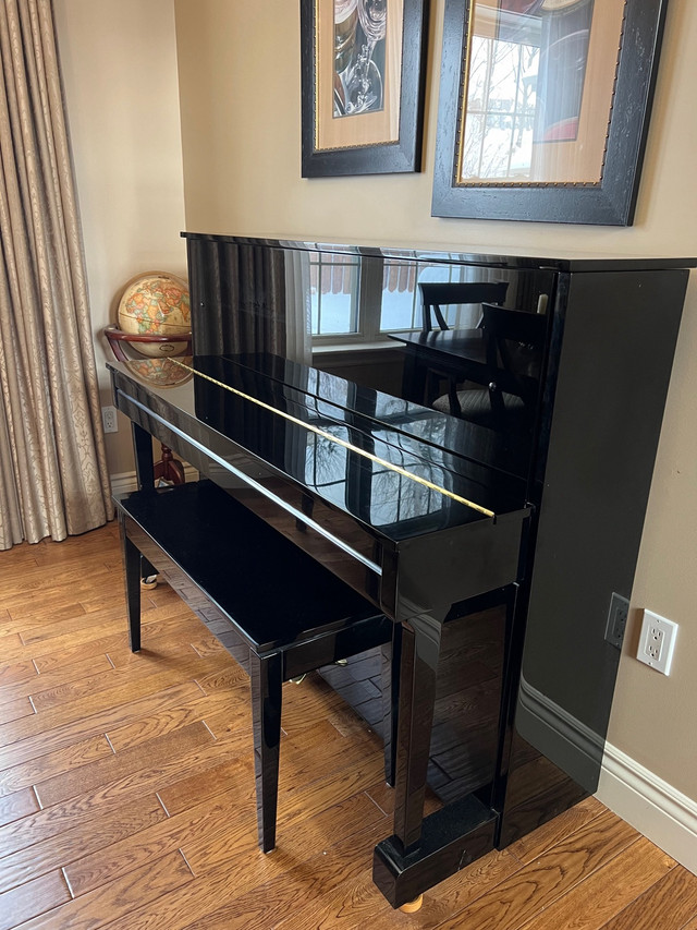 Piano Yamaha in Pianos & Keyboards in Corner Brook