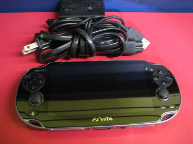 CONSOLE PS VITA AVEC ADAPTATEUR PCH1001 dans Sony PSP, Vita  à Longueuil/Rive Sud