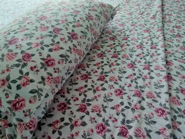For Sale Sheets KING SIZE, FLANNEL, FLORAL 100% Cotton in Bedding in Petawawa - Image 6