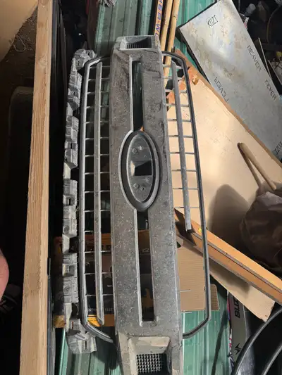 F150 grill 2018 to 2020 Has 1 broken piece $95 obo