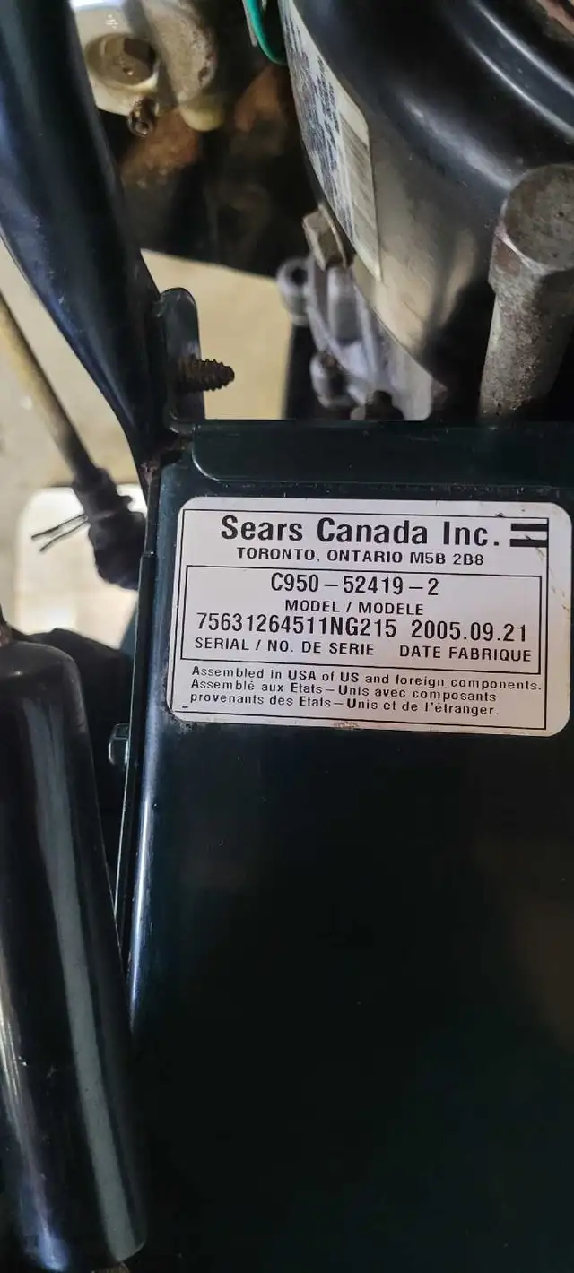 24 inch Craftsman snowblower with auger kit in Snowblowers in Mississauga / Peel Region - Image 8
