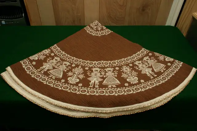 Austrian folk linen and other collectibles in Home Décor & Accents in Ottawa - Image 2