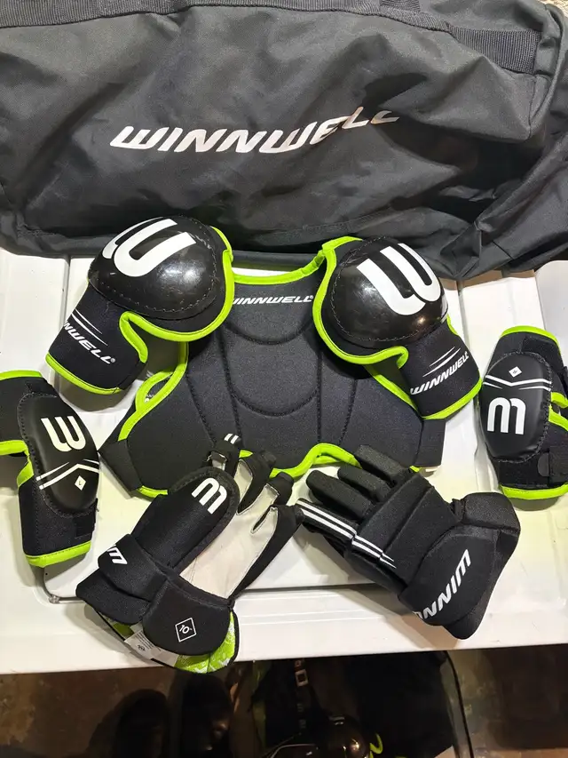 youth hockey starter kit in Hockey in St. Catharines - Image 2