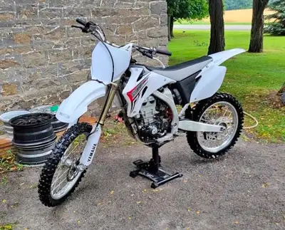 Runs great and starts up easily. Just had a workover done at the Yamaha dealership. I have the paper...