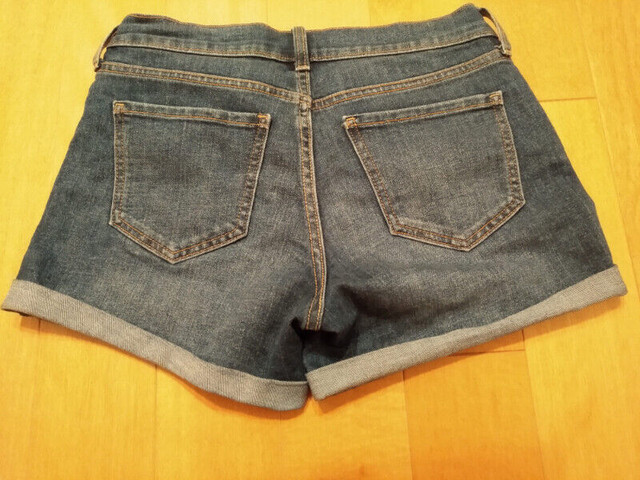 Old Navy Shorts- 3-Inch Inseam in Women's - Bottoms in City of Toronto - Image 2