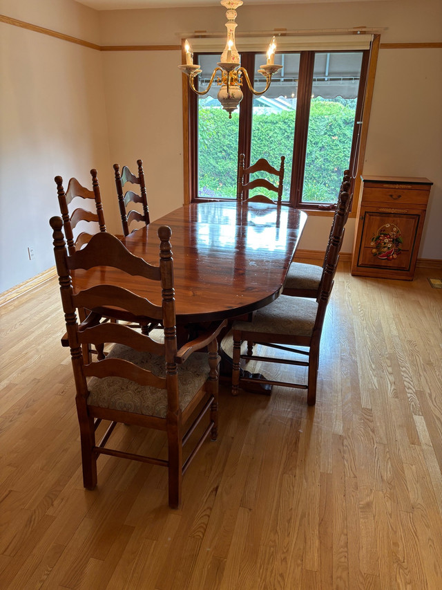 Table de cuisine avec 6 chaises dans Mobilier de salle à manger et cuisine  à Laval/Rive Nord - Image 4