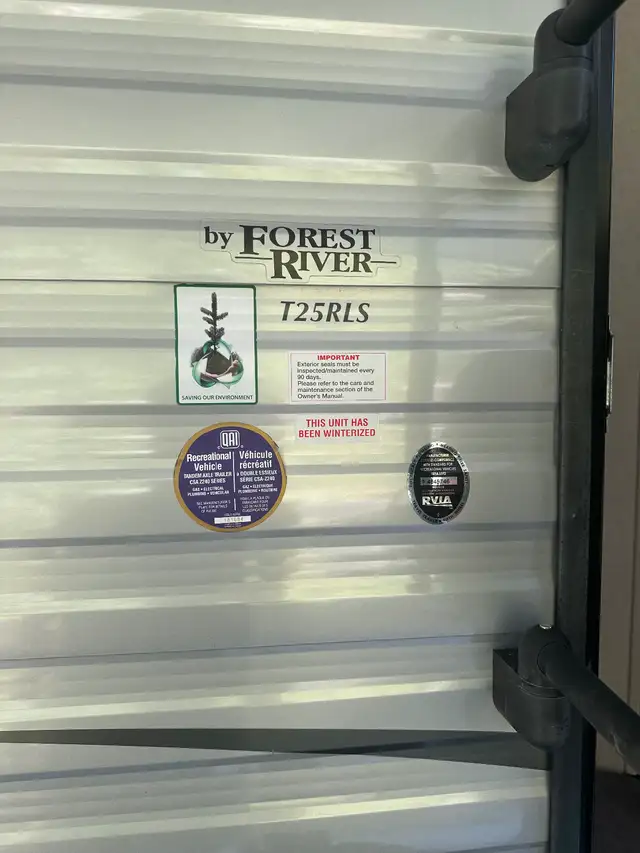 Holiday Trailer Salem 27’ 2018 in Travel Trailers & Campers in Fort St. John - Image 9
