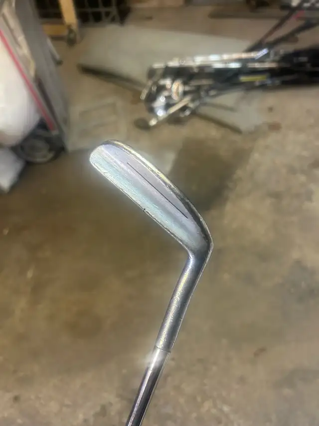 Wilson Staff 8813 putter in Golf in Mississauga / Peel Region - Image 4