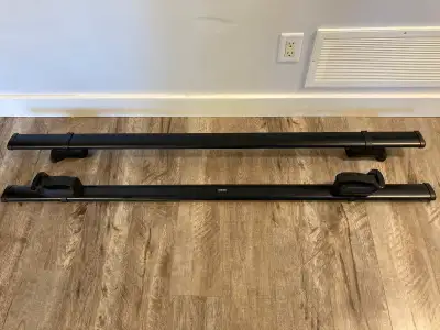 Complete Yakima TimberLine roof rack setup in very good condition. No cracks or bends. Everything wo...