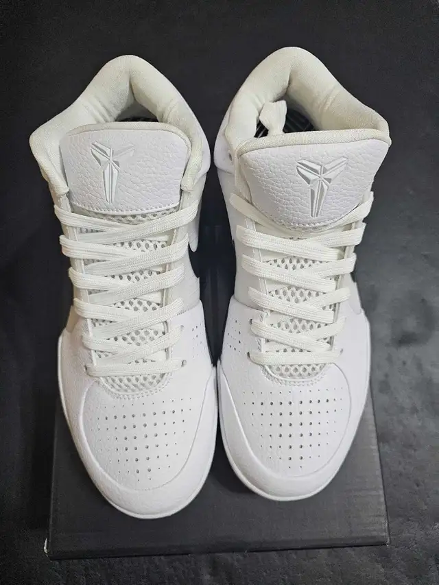 Kobe 4  DeRozan Spurs PE in Men's Shoes in Mississauga / Peel Region - Image 3