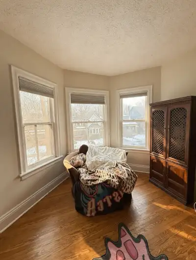 Spacious, Updated 1-Bedroom Apartment – Sherman Hub Area Apartment Features & Amenities: • Pet-frien...