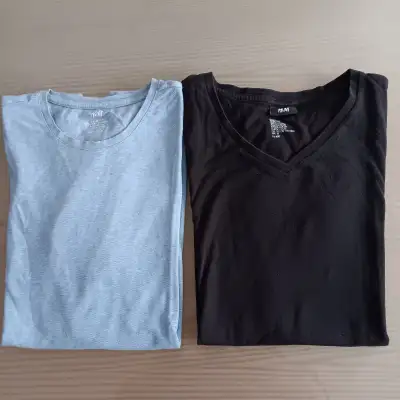 2 t-shirts H&M pour homme, View more