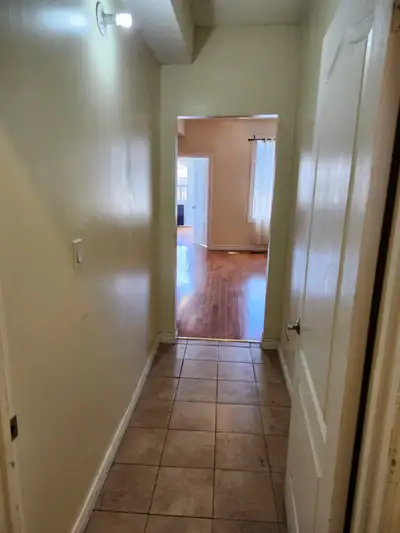 2 Bedroom Main Floor Apt w/ Garage, right by Dufferin Mall