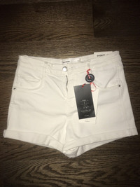 Brand new white denim ZARA shorts in size EUR 34/USA 02