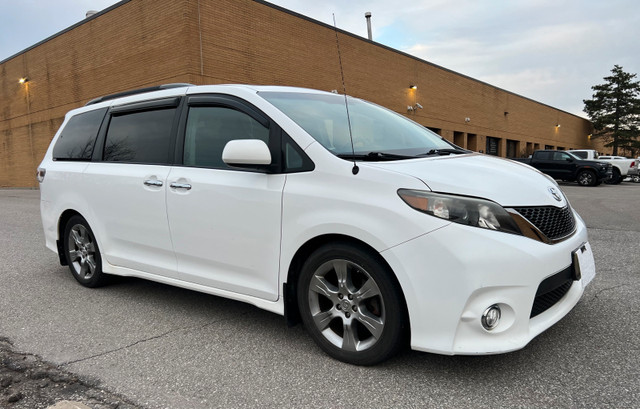 Toyota Sienna SE 2013 in Cars & Trucks in Markham / York Region