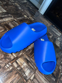 Dead stock Adidas Yeezy Slides (Azure)