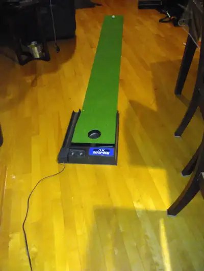 electric practice putt / putt de pratique électrique, View more