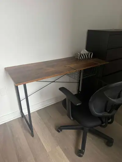 Selling desks & office chairs Downtown Toronto, View more