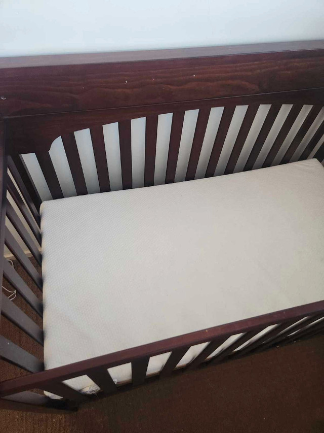 Graco convertible crib and mattress(used in good shape) in Cribs in Saskatoon - Image 2