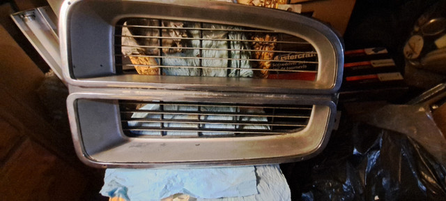 1972 PONTIAC lemans rh grill. in Auto Body Parts in Saskatoon