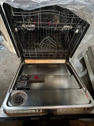 Full sized working dishwasher in stainless steel. Renovated the house and we put in a smaller dishwa...