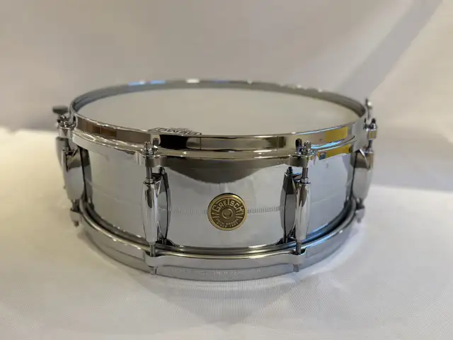 Like New! Gretsch USA Custom Chrome Over Brass 5x14" Snare in Drums & Percussion in Hamilton - Image 2