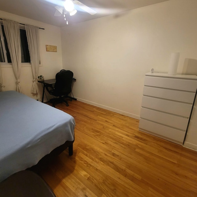 Room for rent/Chambre à louer — photo 2