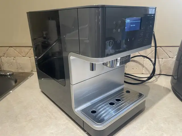 Miele Coffee Machine in Coffee Makers in Kitchener / Waterloo - Image 2