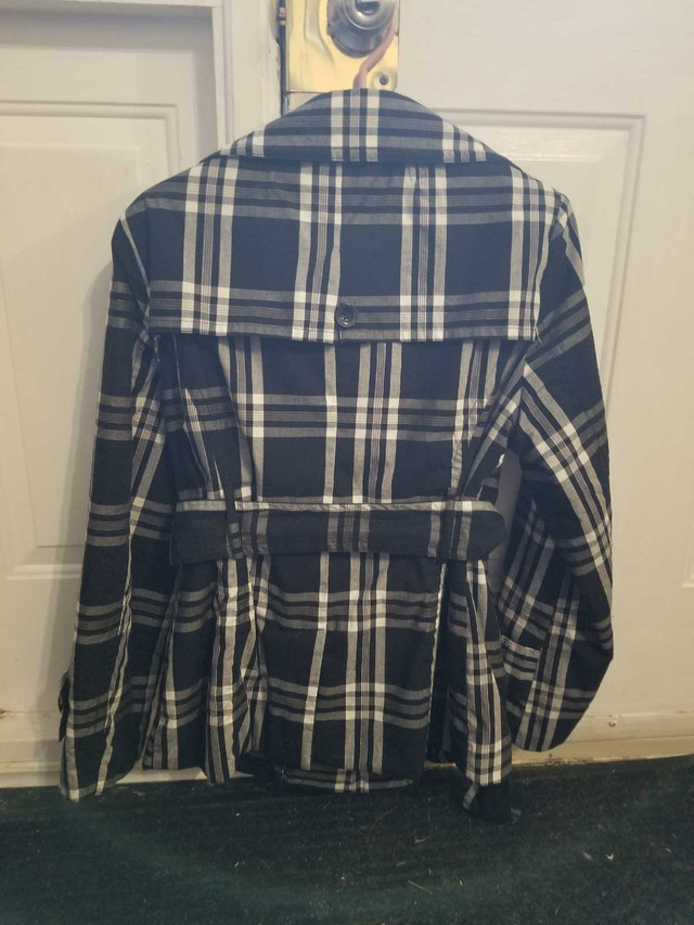 Kenneth Blake Coat in Women's - Tops & Outerwear in North Bay - Image 2