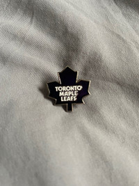 Toronto maple leafs vintage pin.