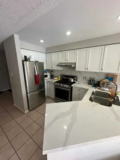 Upper floor room for rent in sharing with another boy in Mississauga. * Rent $525 ** Address: 5432 S...