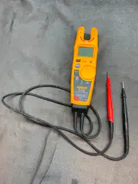 Fluke T6-1000 Clamp Meter Electrical Tester